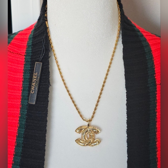 CHANEL Gold Pendant on 18" Chain - Picture 2 of 6